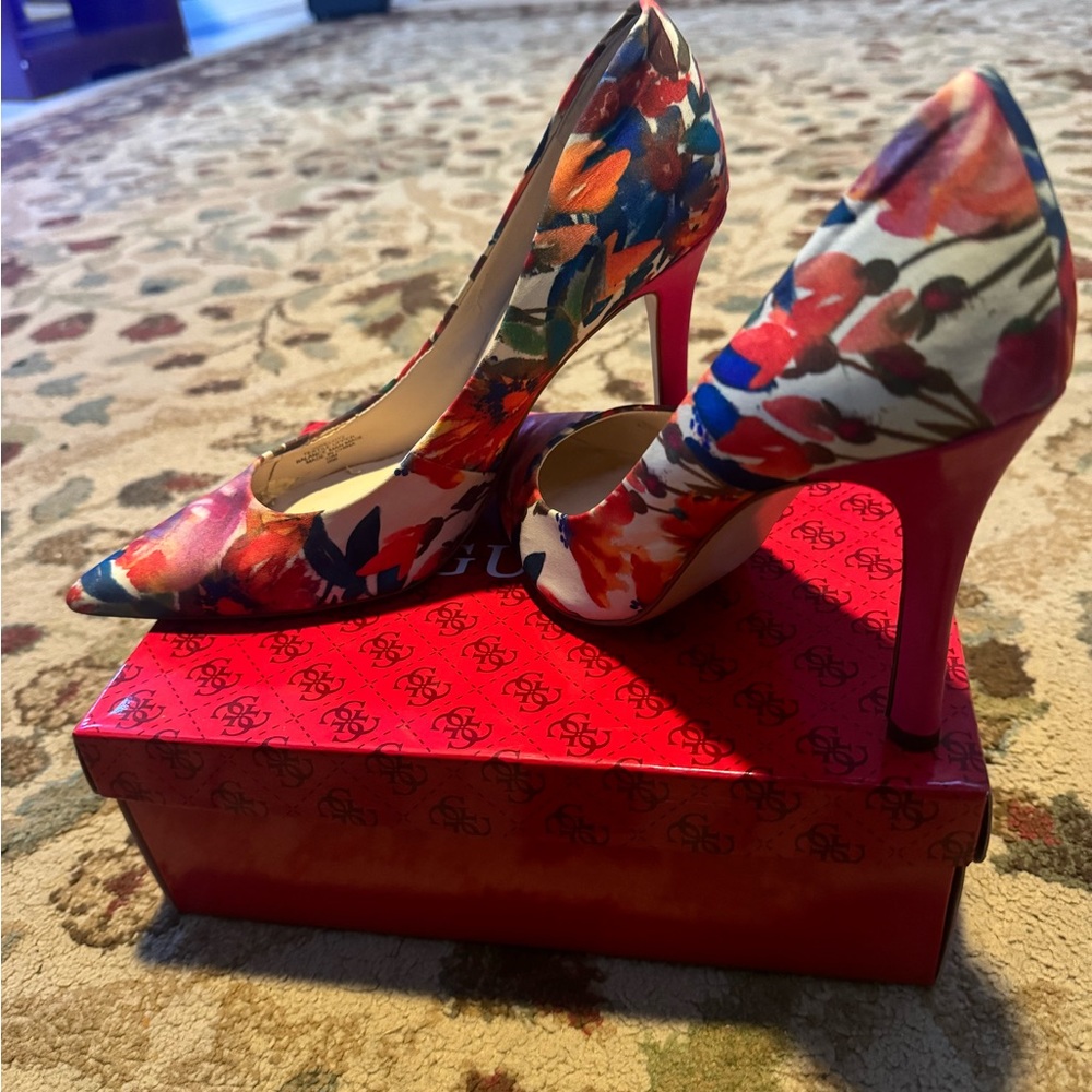 Multicolored, guess pumps, size 10